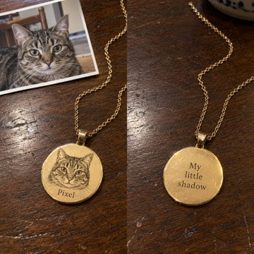 AI concept: two views of one gold Pixel necklace, portrait and name on the front, My little shadow on the back.